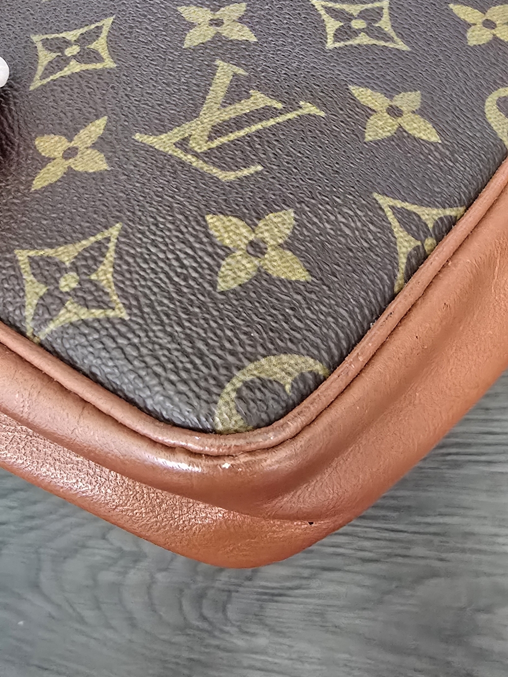 Vintage Louis Vuitton Wristlet - Picture 16 of 16